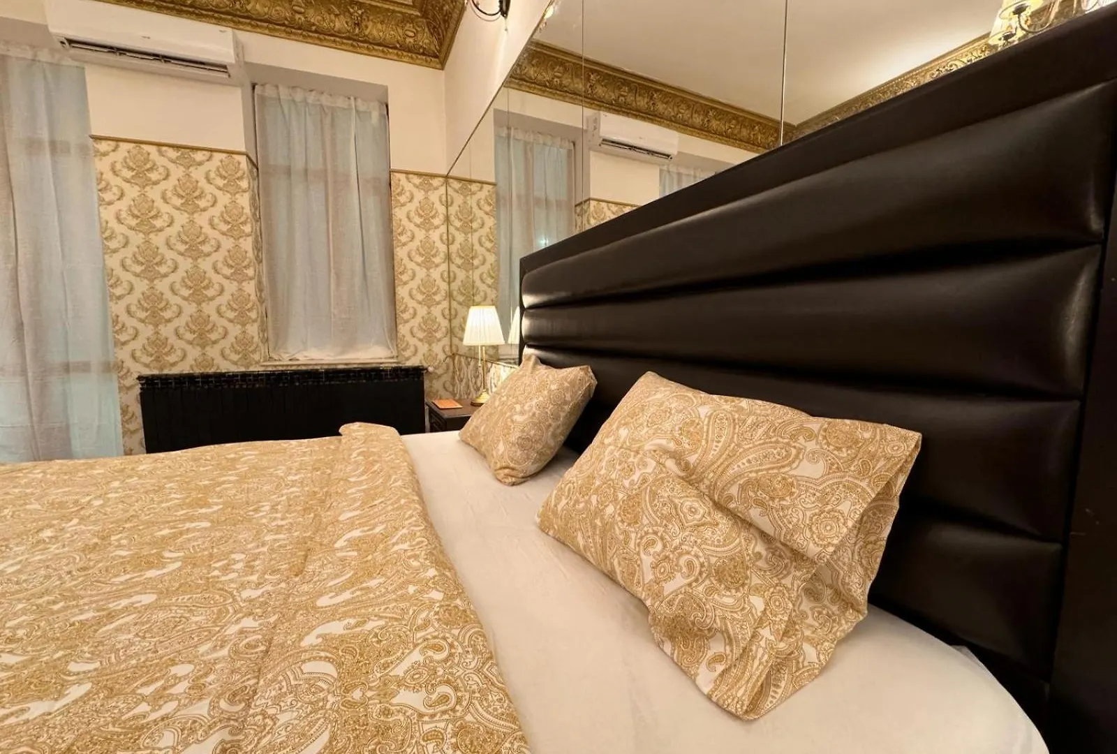 דירה בוקרשט The King Suite With Balcony View Piata Romana
