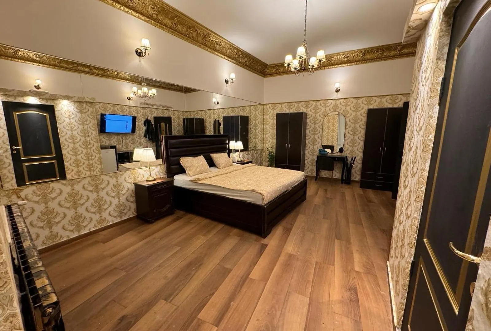 בוקרשט The King Suite With Balcony View Piata Romana דירה