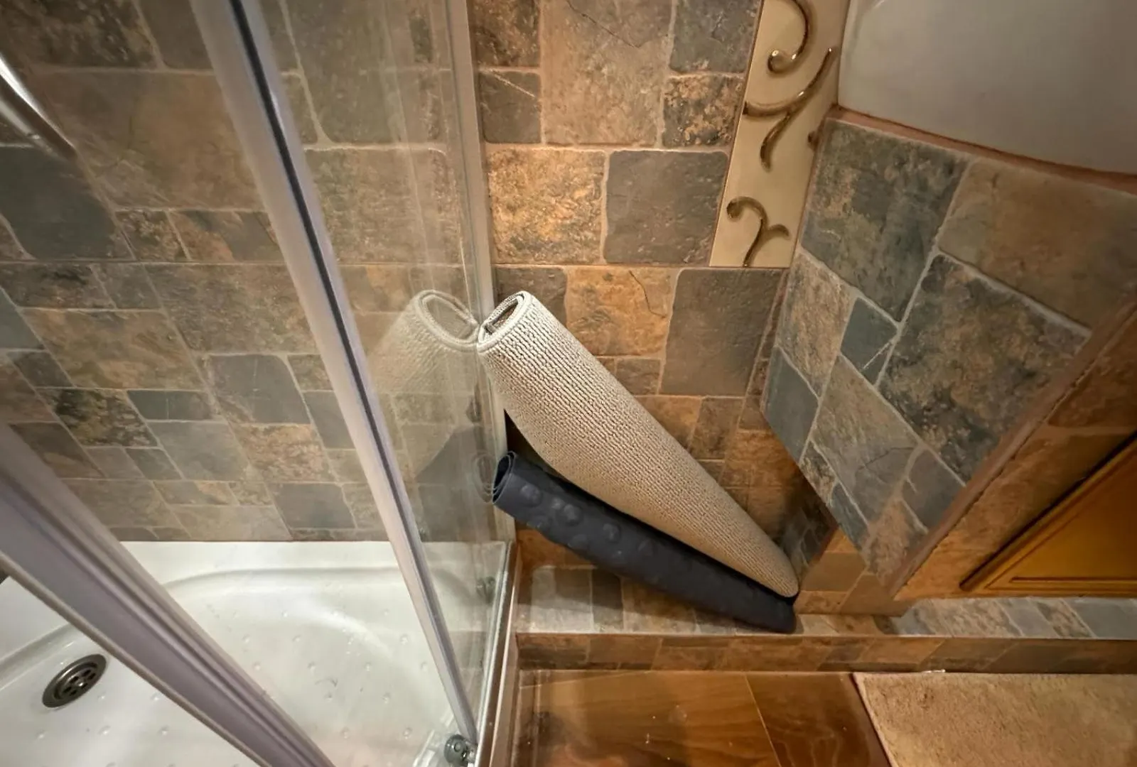 בוקרשט The King Suite With Balcony View Piata Romana
