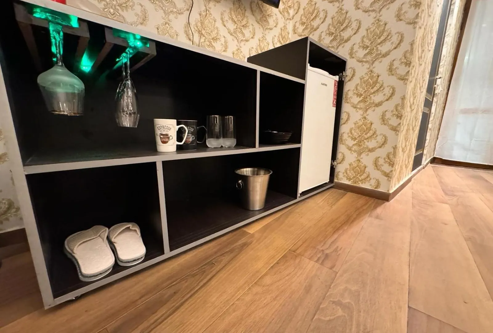 בוקרשט The King Suite With Balcony View Piata Romana דירה