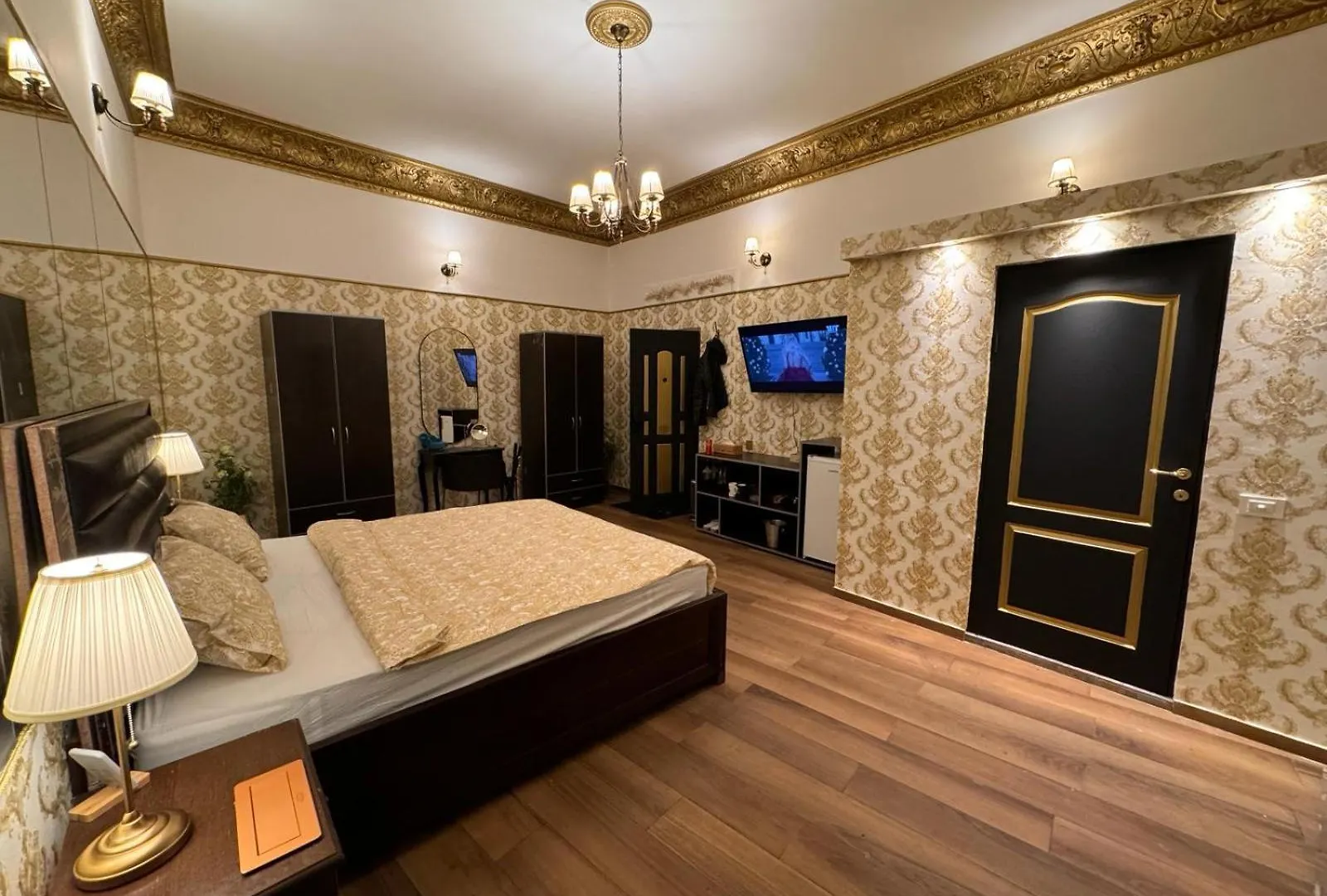 בוקרשט The King Suite With Balcony View Piata Romana דירה